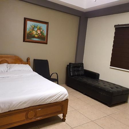2428 Suites Urdaneta エクステリア 写真
