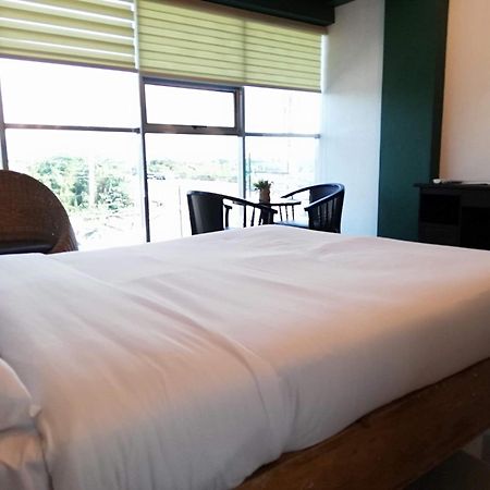 2428 Suites Urdaneta 部屋 写真