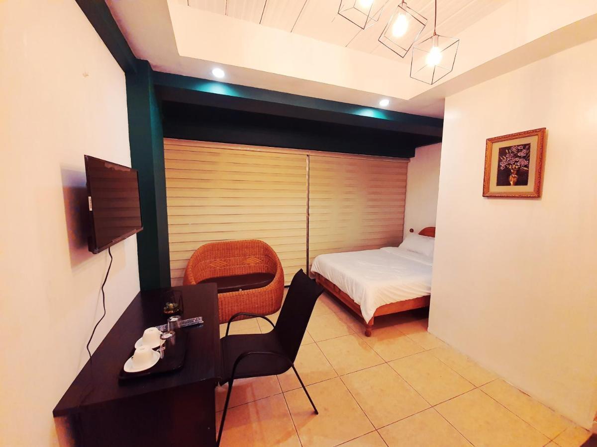 2428 Suites Urdaneta エクステリア 写真
