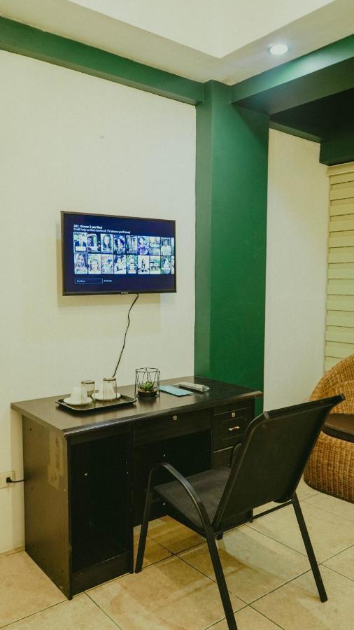 2428 Suites Urdaneta エクステリア 写真