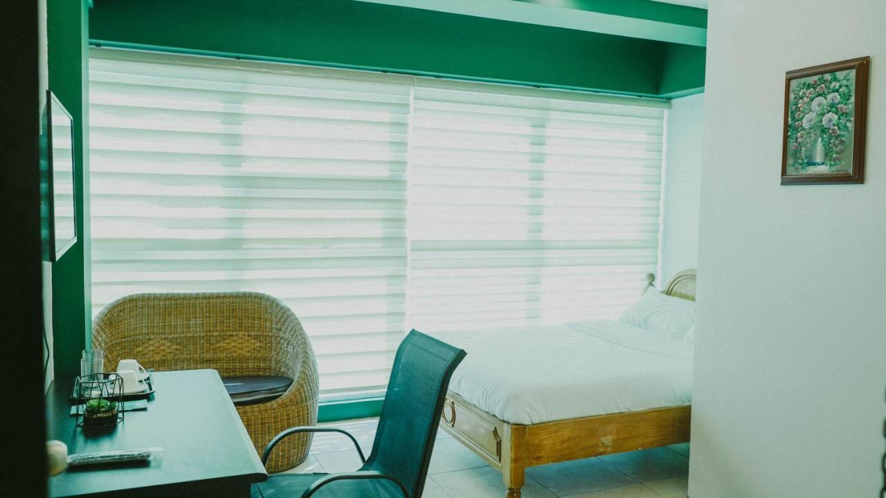 2428 Suites Urdaneta エクステリア 写真
