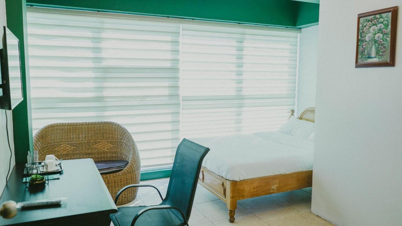 2428 Suites Urdaneta エクステリア 写真