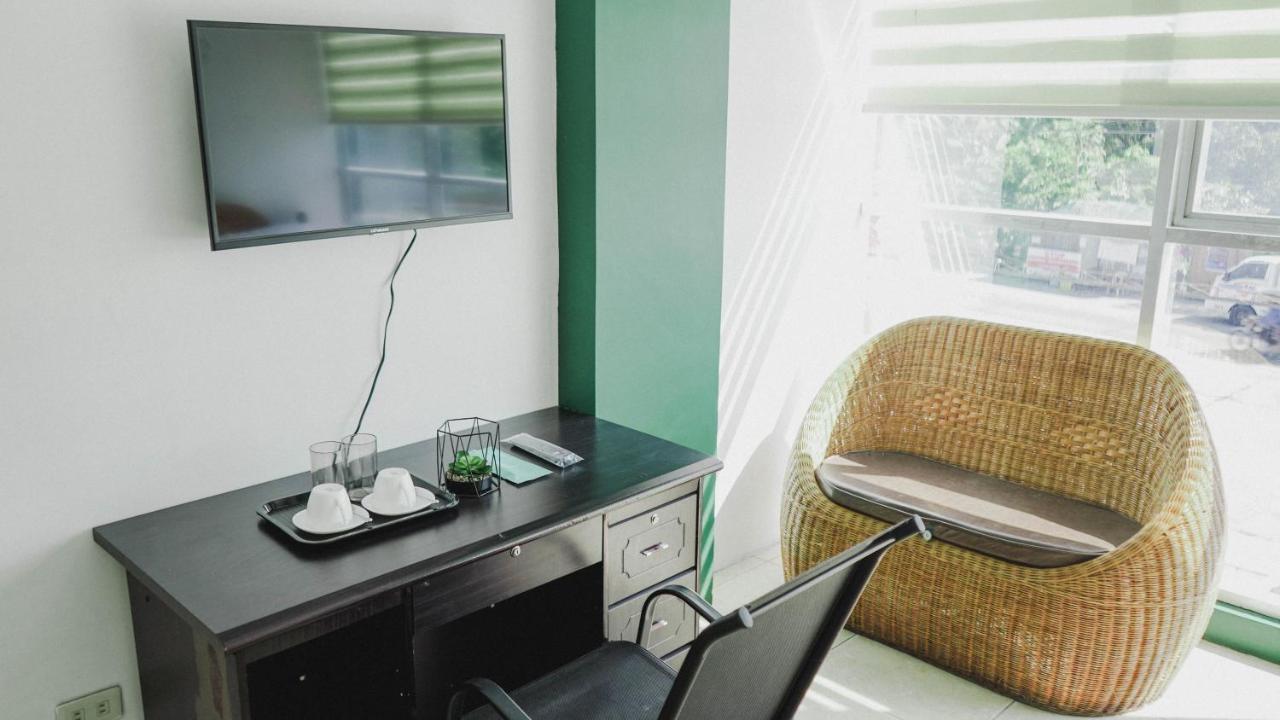 2428 Suites Urdaneta エクステリア 写真