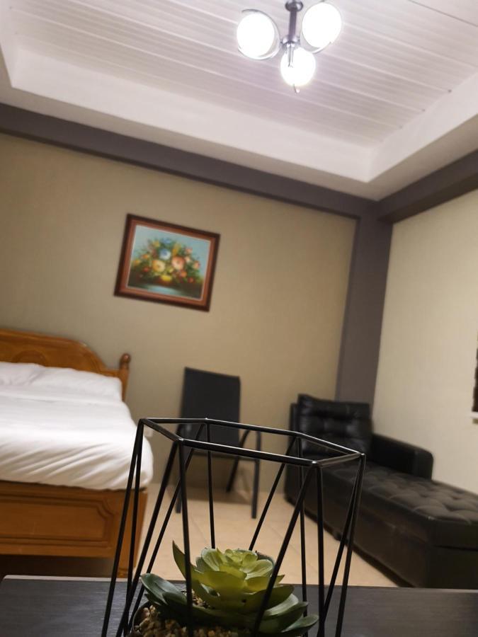 2428 Suites Urdaneta エクステリア 写真