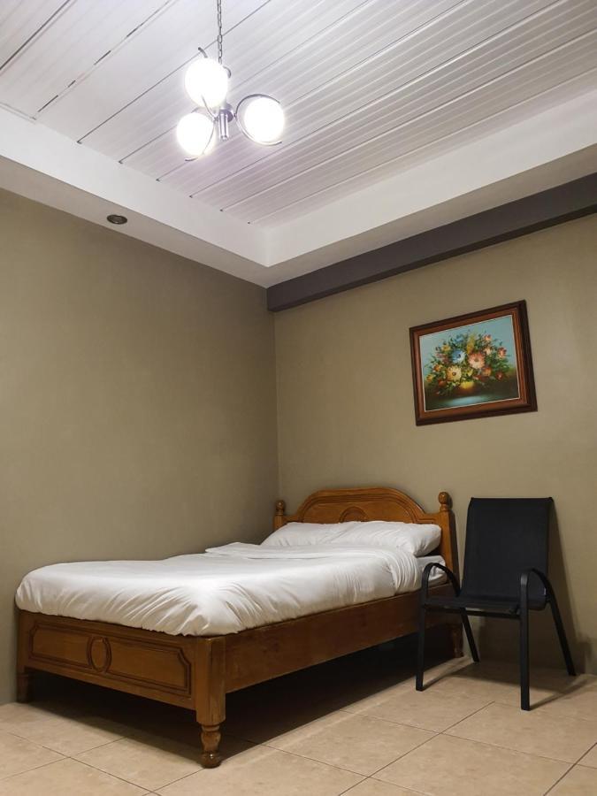 2428 Suites Urdaneta エクステリア 写真