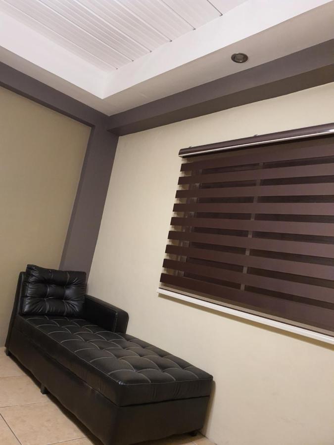 2428 Suites Urdaneta エクステリア 写真