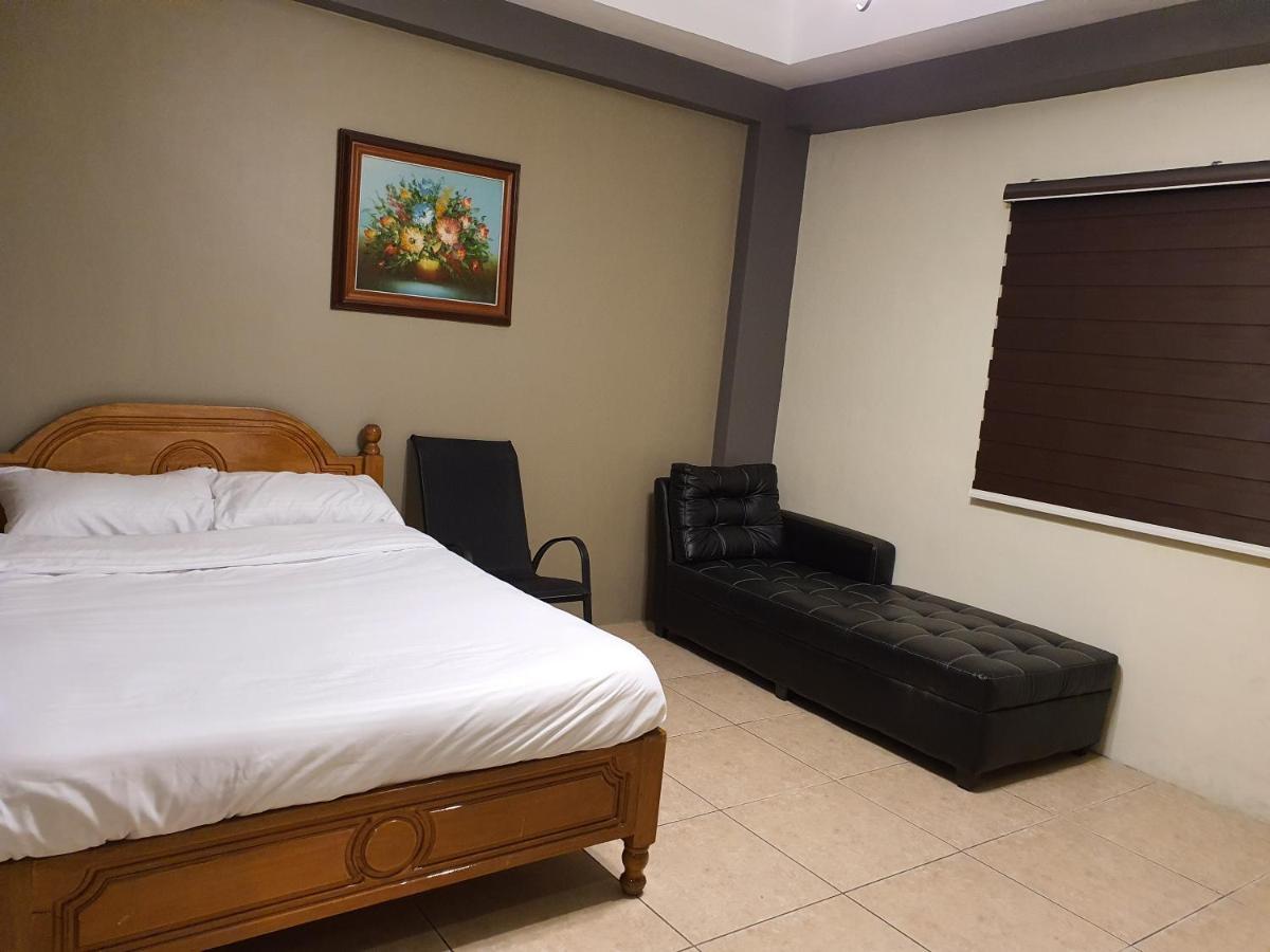 2428 Suites Urdaneta エクステリア 写真