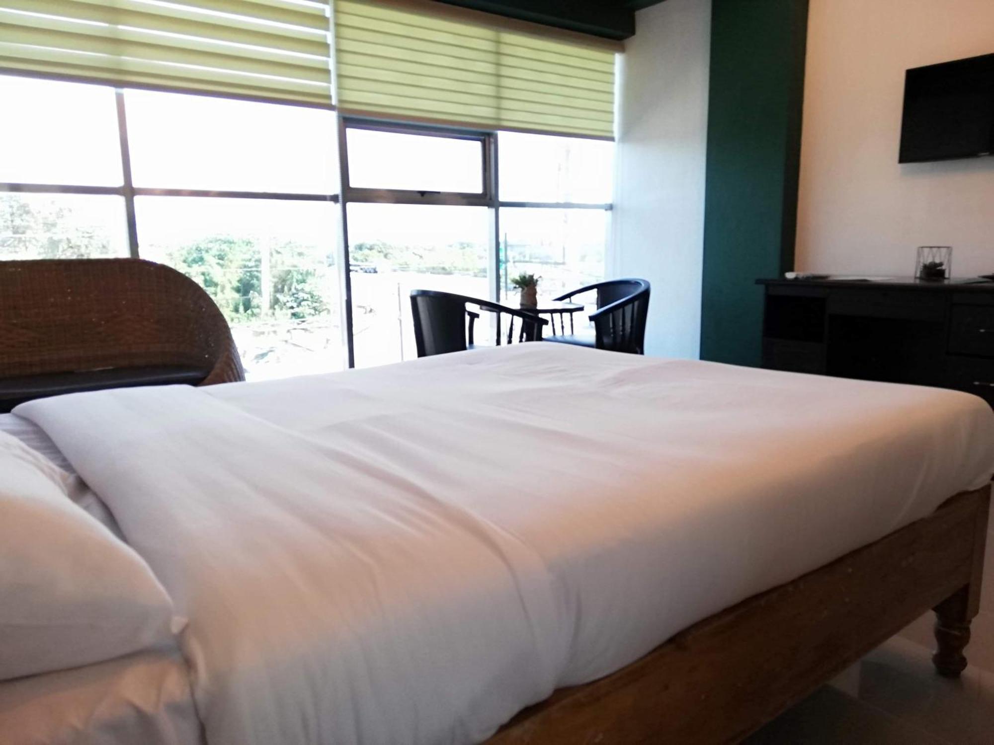 2428 Suites Urdaneta 部屋 写真